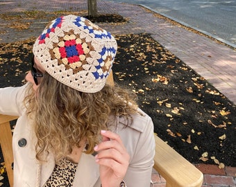 Bonnet beige, bonnet carré de grand-mère marron au crochet, tricot de coton d'hiver rouge, casquette hippie en patchwork confortable, cadeau fait main bleu bohème, cadeau pour maman