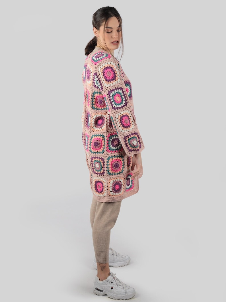 Cárdigan de ganchillo rosa, abrigo boho para mujer, acogedora chaqueta de primavera hippie patchwork, suéter de punto afgano hecho a mano, regalo para ella / listo para enviar imagen 3