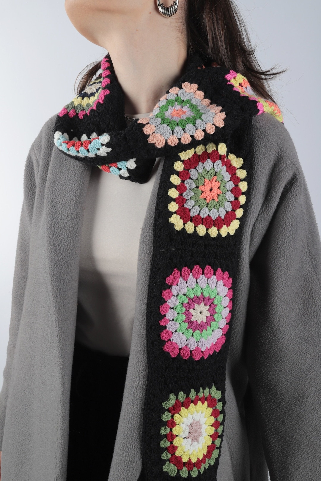 Sciarpa quadrata colorata della nonna, sciarpe fatte a mano all