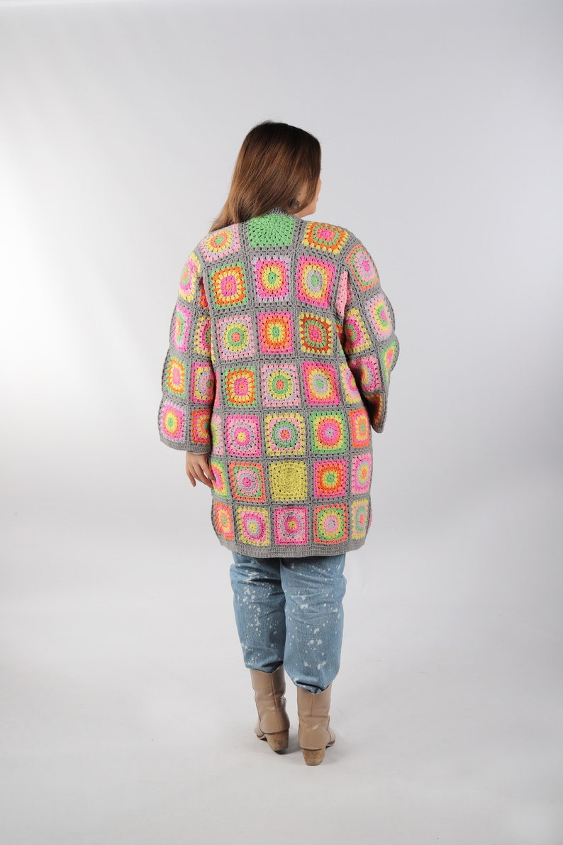 Cárdigan de ganchillo rosa, abrigo boho para mujer, acogedora chaqueta de primavera hippie patchwork, suéter de punto afgano hecho a mano, regalo para ella / listo para enviar imagen 9