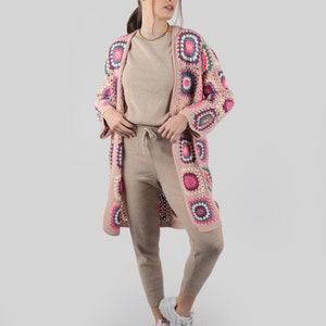 Cárdigan de ganchillo rosa, abrigo boho para mujer, acogedora chaqueta de primavera hippie patchwork, suéter de punto afgano hecho a mano, regalo para ella / listo para enviar Rosa