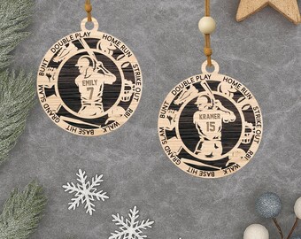Personalisierte Softball Weihnachtsverzierung - Spielerin und Spielerin Sportverzierung