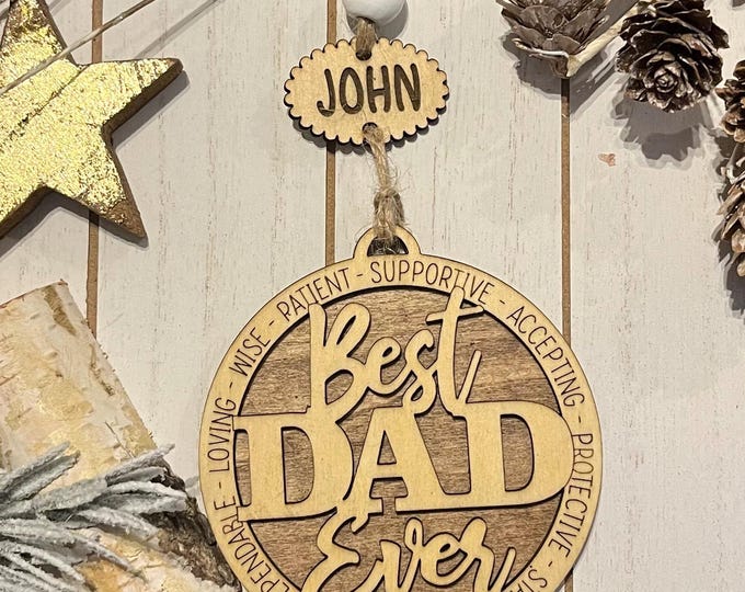 Personalized “Best Ever” Family Ornament – Custom Name Charm – Mom, Dad, Grandma, Grandpa, Aunt, Uncle & More – Rustic Holiday Gift