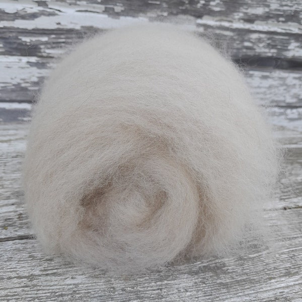 Natural Cremoso Blanco / Blanquecino Blando Huacaya Alpaca Fiber Batt ~ 2 oz. Relleno de vellón ~ Hilado, tejido, fieltro, manualidades, arte de fibra