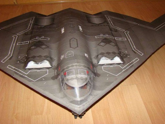 Top Gun Paper Airplane Kit: Build Reconnaissance, Cargo, Bomber, Stealth,  and Dogfighting Aircraft!