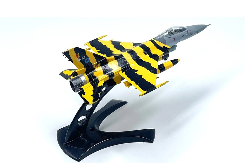 F-16 Tiger Meet MLU Fighting Falcon Aircraft Scale model Viper Fighter Plane Metal Die cast 1/72 Lockheed Martin image 8