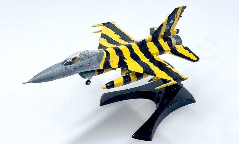 F-16 Tiger Meet MLU Fighting Falcon Aircraft Scale model Viper Fighter Plane Metal Die cast 1/72 Lockheed Martin image 4