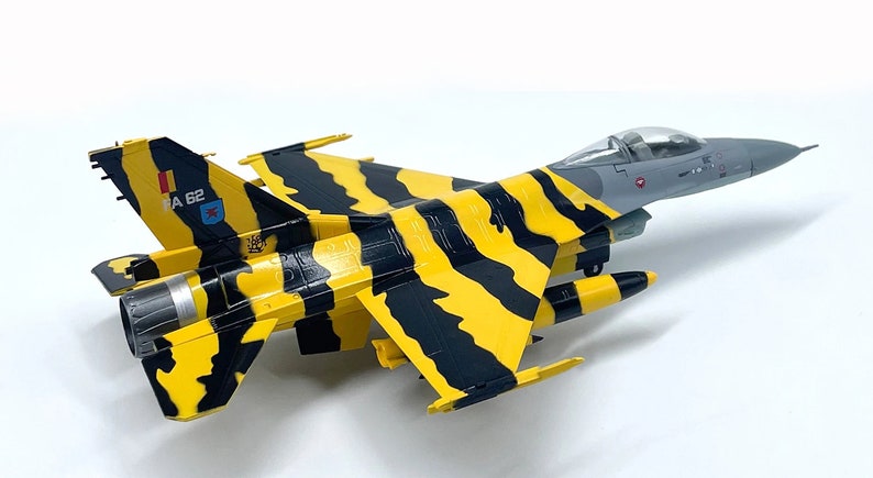 F-16 Tiger Meet MLU Fighting Falcon Aircraft Scale model Viper Fighter Plane Metal Die cast 1/72 Lockheed Martin image 2
