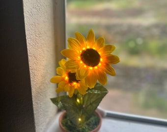 Sunflower Desk Lamp, Sunflower Paperweight, Sunflower Lighting, Floral Decor, Sunflower night light, Yellow Flower Decor