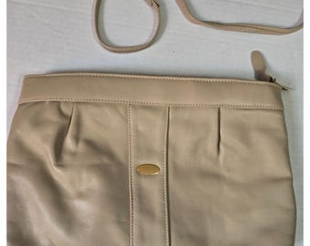 Leren handtas, mooie beige kleur, 20 cm hoog en 30 cm breed