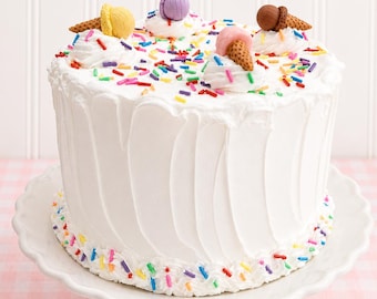 Pastel de cumpleaños falso con conos de helado, pastel falso para romper con chispas de colores, pastel falso para exhibición de repostería
