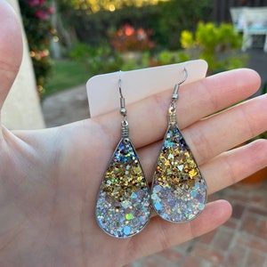 Viering zwarte en gouden druppels Glitter hars oorbellen