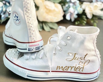 Bride Converse Shoes/Converse Shoes/Custom Wedding Shoes/Personalized Wedding Shoes/Bridal Sneakers/Personalized Bridal Shoes/WITH PEARLS.