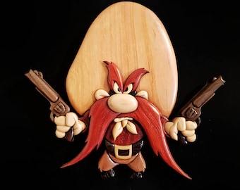 Figura de vaquero en intarsia hecha a mano, arte de pared rústico de madera del oeste, decoración inspirada en dibujos animados