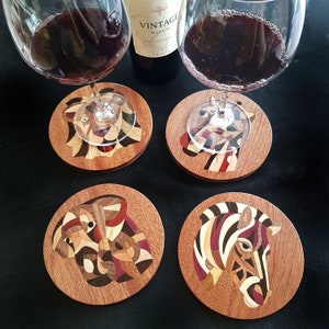 Underlägg i intarsiaträ: Djurmotiv i Picasso-stil, exotiska träslag