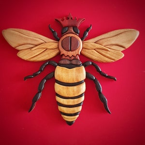 Bee Wall Decor Figurine, Queenbee Wooden Intarsia House Warming Ornament, Animal Figurines, Gift for Her, Gift for Mom, Honeybee, Bee Art