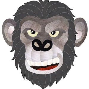 Puede incluir: Un primer plano de la cara de un mono de dibujos animados con una sonrisa traviesa. El pelaje del mono es gris y negro, y sus ojos son amarillos. La boca del mono está abierta, mostrando dientes blancos.