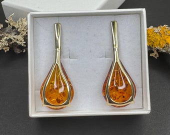 9ct solid gold, hallmarked  Baltic Amber drop earrings