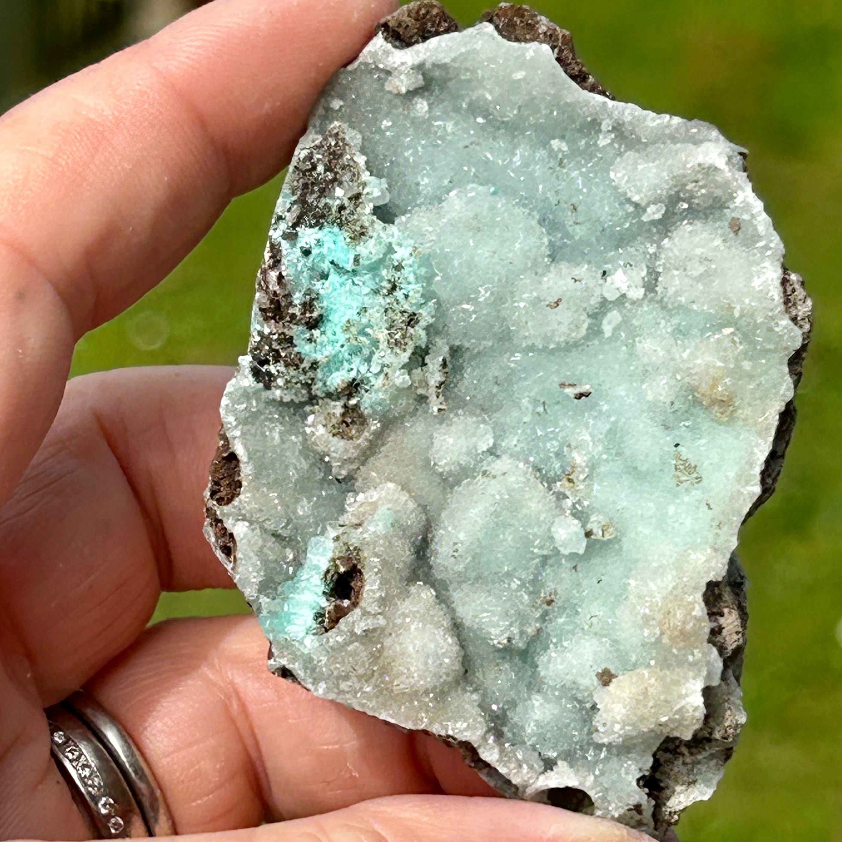 コンゴ共和国ブエンザ県ムフアティ郡パラバンダ産の見事な天然ヘミモル