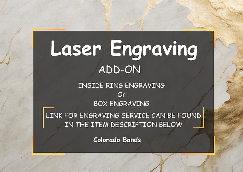 Pu&ograve; includere: Un'immagine in bianco e nero con uno sfondo grigio. Il testo "Laser Engraving" &egrave; in bianco con un contorno nero. Il testo "ADD-ON" &egrave; in bianco. Il testo "INSIDE RING ENGRAVING" &egrave; in bianco. Il testo "Or" &egrave; in bianco. Il testo "BOX ENGRAVING" &egrave; in bianco. Il testo "LINK FOR ENGRAVING SERVICE CAN BE FOUND IN THE ITEM DESCRIPTION BELOW" &egrave; in bianco. Il testo "Colorado Bands" &egrave; in bianco.