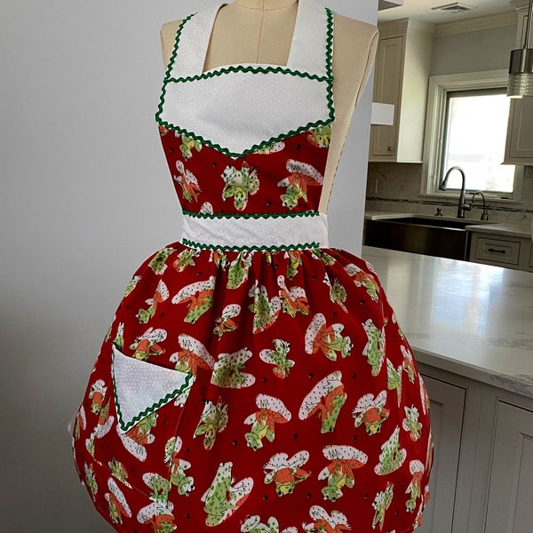 Retro Inspired Cotton Apron Featuring a Frog Print with White and Green   great for Mommy and Me Cooking Time loveandkissesbybella