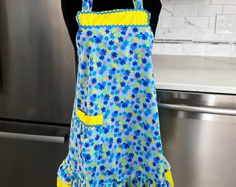 Retro vintage Inspired Cotton Apron real old fashioned looking fabric and style like "granny" use to wear by loveandkissesbybella