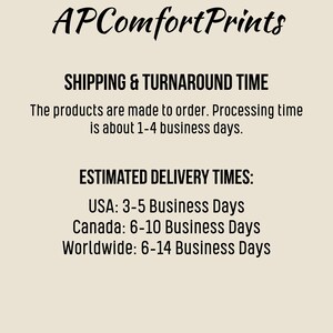 Puede incluir: Fondo color crema con texto negro. El texto dice "APComfortPrints" en una fuente cursiva. Debajo, indica "SHIPPING & TURNAROUND TIME" y "ESTIMATED DELIVERY TIMES:" con los plazos de entrega para EE. UU., Canad&aacute; y todo el mundo.