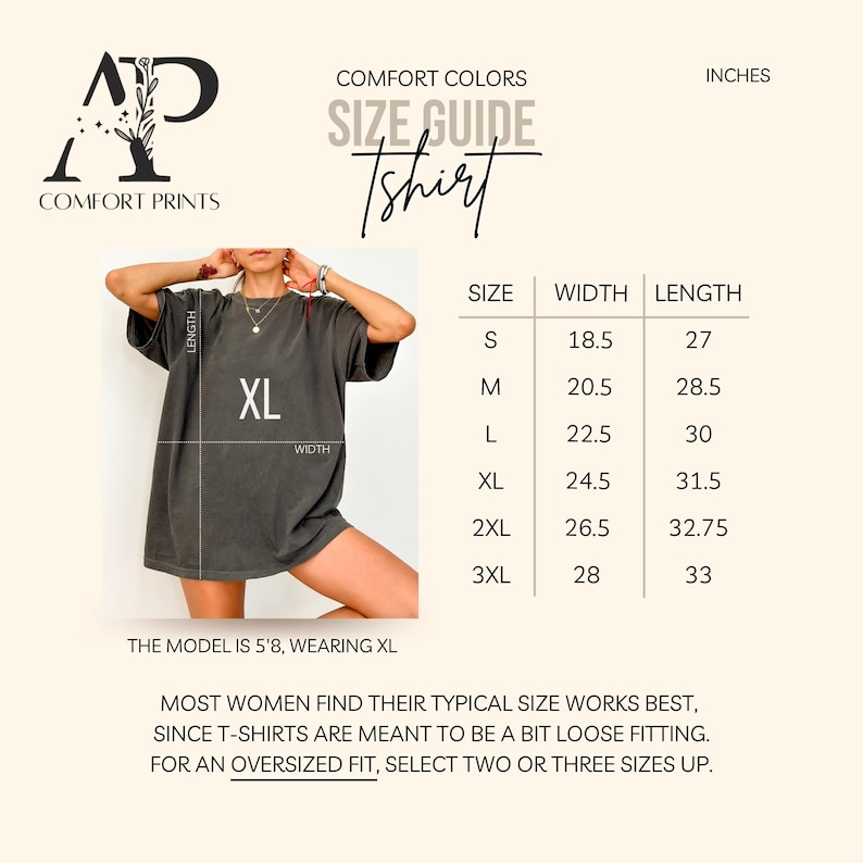 Op de afbeelding: Maattabel voor een Comfort Colors t-shirt, met afmetingen in inches. De tabel bevat maten S tot en met 3XL, met breedte- en lengtematen. Het model draagt XL. De tekst adviseert om twee of drie maten groter te kiezen voor een oversized pasvorm.