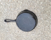 Vintage 3lb cast iron skillet pan with no makers mark
