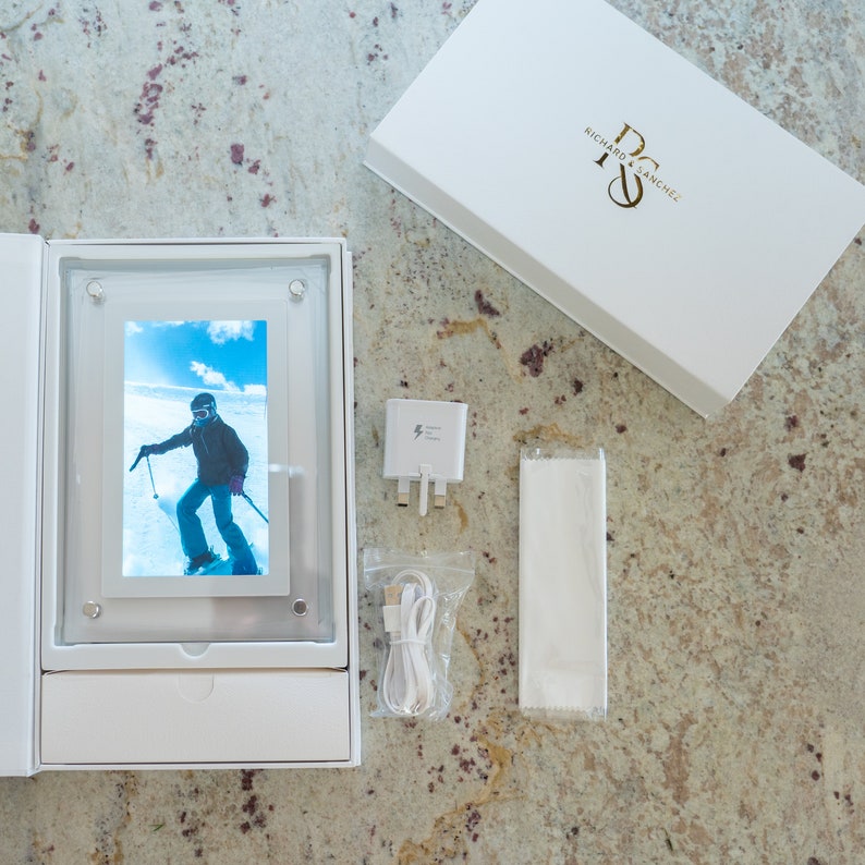Digital Photo Frame With Personalised Gift Box, Perfect House Warming Gift, Wedding Photo Frame, Wedding Video, Wedding Keepsake, Family