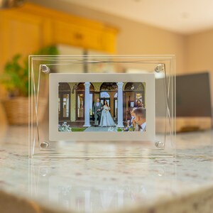 Digital Photo Frame With Personalised Gift Box, Perfect House Warming Gift, Wedding Photo Frame, Wedding Video, Wedding Keepsake, Family