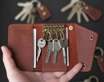 Ręcznie robiony skórzany brelok na klucze – minimalistyczny organizer na klucze, rustykalny brązowy pokrowiec na klucze