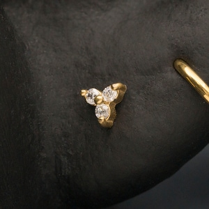 Crystal Trinity Cluster Stud / Titanium Threadless Cartilage Helix Conch Stud / Minimalist Earring / Handmade Gold Earring(26)