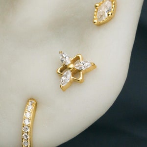 Snow Flower Cubic Stud / Titanium Threadless Stud / Cartilage Helix Conch Tragus Stud / Minimalist Earring / Handmade Gold Earring(1)