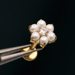 Perle Blume Kubik Titan Ohrstecker / fadenloser Druck Pin Ohrstecker / Tragus Knorpel Helix Ohrstecker / Gold Ohrringe / handgemachter Schmuck(26)