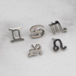 Piercing de titanio sin rosca para cartílago, hélice, caracola y trago, con forma de constelación del zodiaco, minimalista, hecho a mano en plata (14)