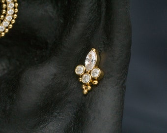Enchanted Shimmering Tri-Ball Stud / Titanium Threadless Cartilage Helix Conch Stud / Minimalist Earring / Handmade Gold Earring