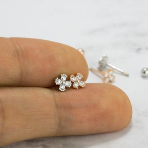 Tiny Cubic Flower Clover Stud / Kraakbeen Helix Conch Stud / 925 Sterling Silver Earring / Minimalistische Eerring afbeelding 6