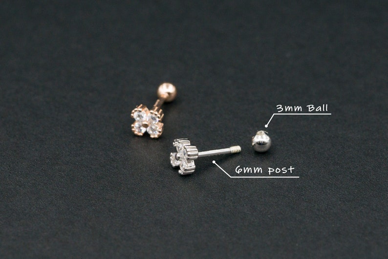 Tiny Cubic Flower Clover Stud / Kraakbeen Helix Conch Stud / 925 Sterling Silver Earring / Minimalistische Eerring afbeelding 2