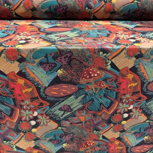 Puede incluir: Tela colorida con un patr&oacute;n repetido de setas, flores y formas abstractas en tonos de rojo, naranja, verde azulado y marr&oacute;n. El dise&ntilde;o tiene una calidad art&iacute;stica dibujada a mano, con un fondo oscuro.