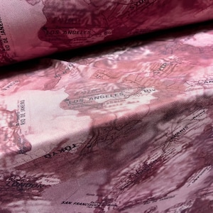 Tissu spandex élasthanne étirable filet maille électrique, par mètre - impression de cartes de la ville - rose sombre et mauve