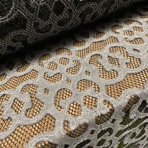Couture Visnet stof met damast werveling appliqué, per meter - grijs op zwart