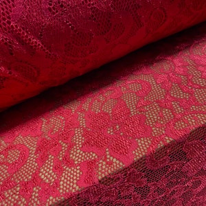 Stretch Spitze Blumen Kleiderstoff, per Meter - gewellte Kante - Spanisches Purpur