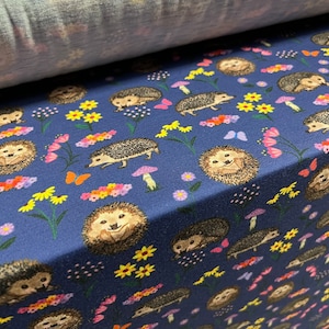 Zacht aanvoelende single jersey stof, per meter - egelprint - blauwpaars