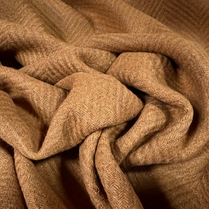 Schwer gewebter Mantel-Jackenstoff aus Wollgemisch, Meterware - Fischgrät Jacquard - Camel