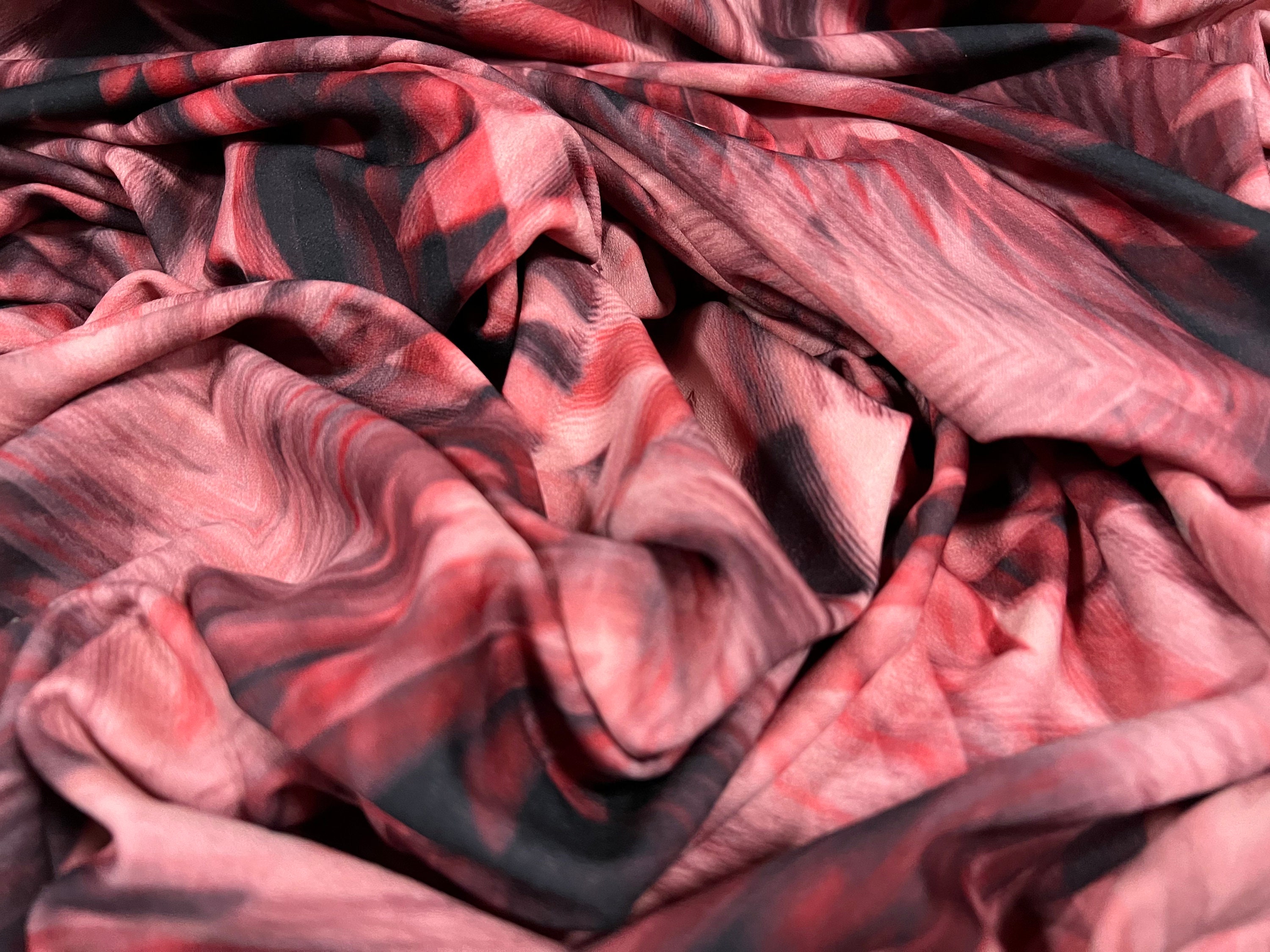Tela de jersey elástica estilo buceo Valentino, por metro estampado  abstracto de hojas rosa oscuro -  México