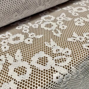 刺繍入り 3D スキューバ フィッシュネット生地、1 メートルあたり - 花柄 - ホワイト