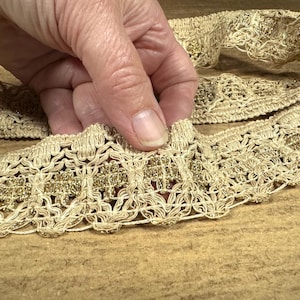 Metallic crochet lace edging trim fabric with scallop, per metre - stone with gold lurex