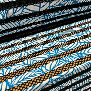 Fishnet mesh stretch spandex jersey stampa tessuto a righe, per metro - blu