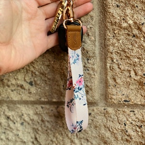Wrist Lanyard for Keys - Wristlet Strap Keychain Holder for Men and Women - Cool Hand Wrist Short Lanyards